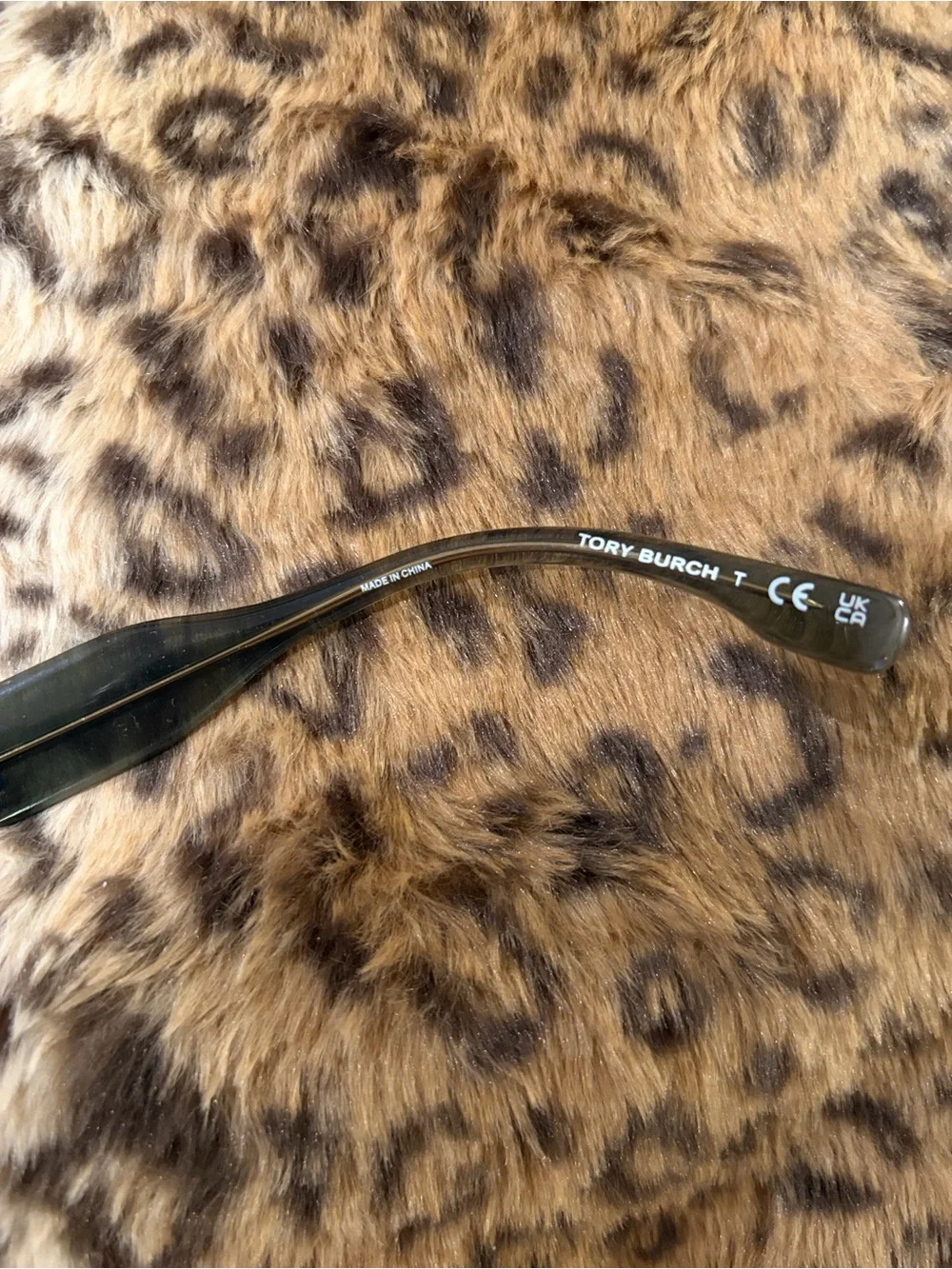 TORY BURCH  Sunglasses in transparent  charcoal with Orange Case